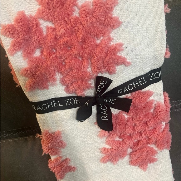 Rachel Zoe White and pink snowflake viral blanket 
Textured and has tassels - Picture 4 of 6
